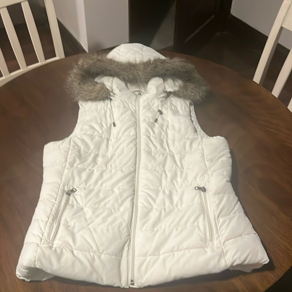Banana Republic puffer fleece lined vest, removable faux fur lined hood, Ivory - Picture 1 of 4